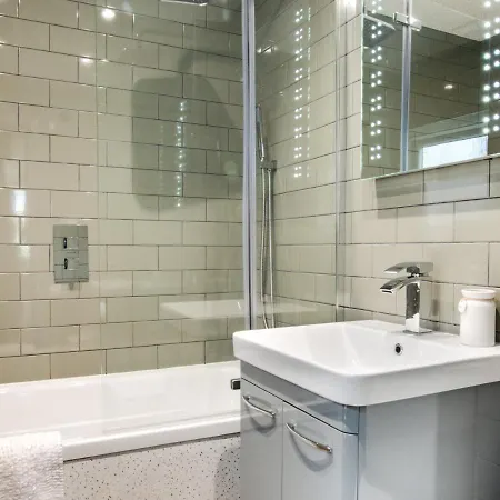 3 Bed In Oc-s113 * Scarborough