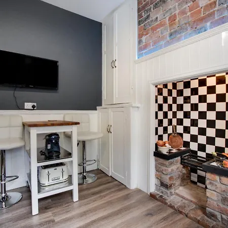 3 Bed In Oc-s113 * Scarborough